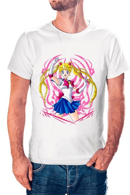 polera blanca de hombre con diseño de Sailor Moon con cintas de Sailor Scouts
