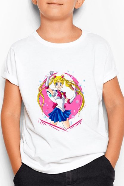 polera blanca de niño con diseño de Sailor Moon con símbolo de Sailor Scouts