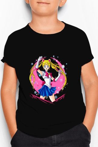 polera negra de niño con diseño de Sailor Moon con símbolo de Sailor Scouts