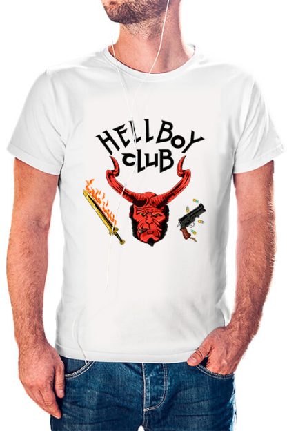 polera blanca de hombre con diseño de stranger things versión hellboy hellboy club