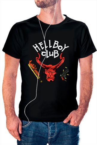 polera negra de hombre con diseño de stranger things versión hellboy hellboy club