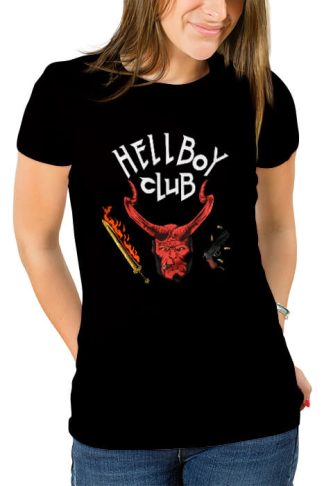 polera negra de mujer con diseño de stranger things versión hellboy hellboy club